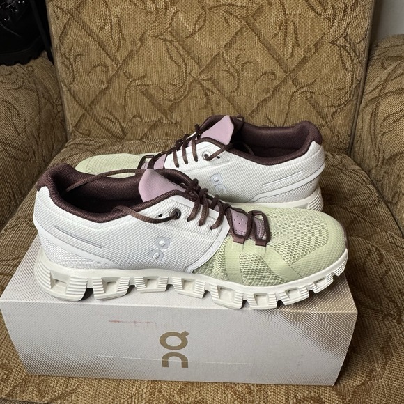 On Cloud 5 Women's Road Running Shoes Size 8.5 Ice Haze White/Green/Pink - Picture 2 of 9